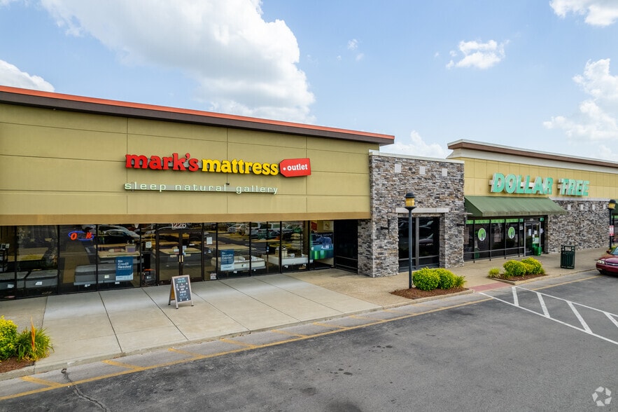 More Photos Of 1212-1264 NW Broad St, Murfreesboro Department Store For Lease