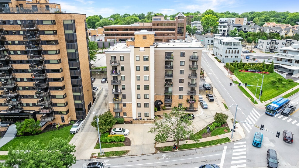 More Photos Of 4700 Roanoke Pky, Kansas City Apartments For Sale