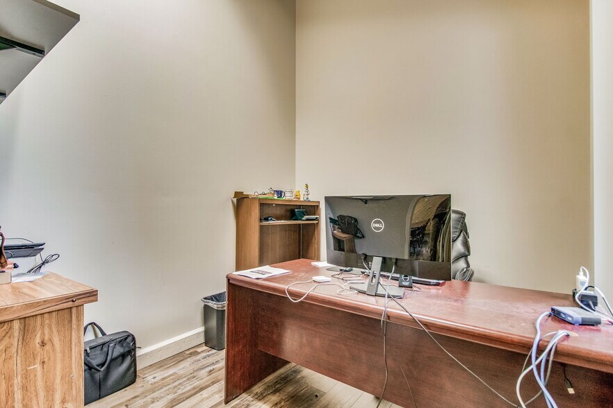 More Photos Of 725 S J St, Pensacola Office Residential For Sale