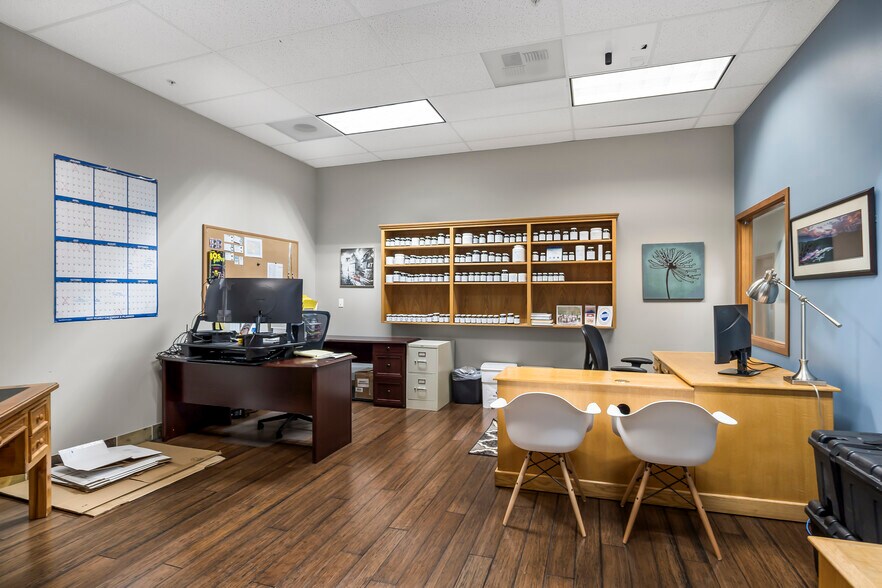 More Photos Of 601 N Larch St, Sisters Research And Development For Sale