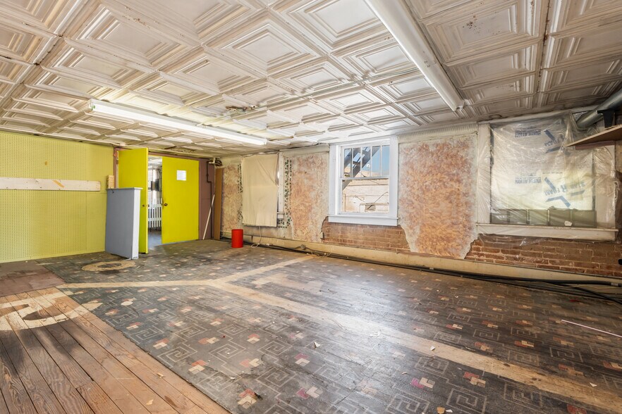 More Photos Of 207 E Elm St, Hillsboro Storefront Retail Residential For Sale