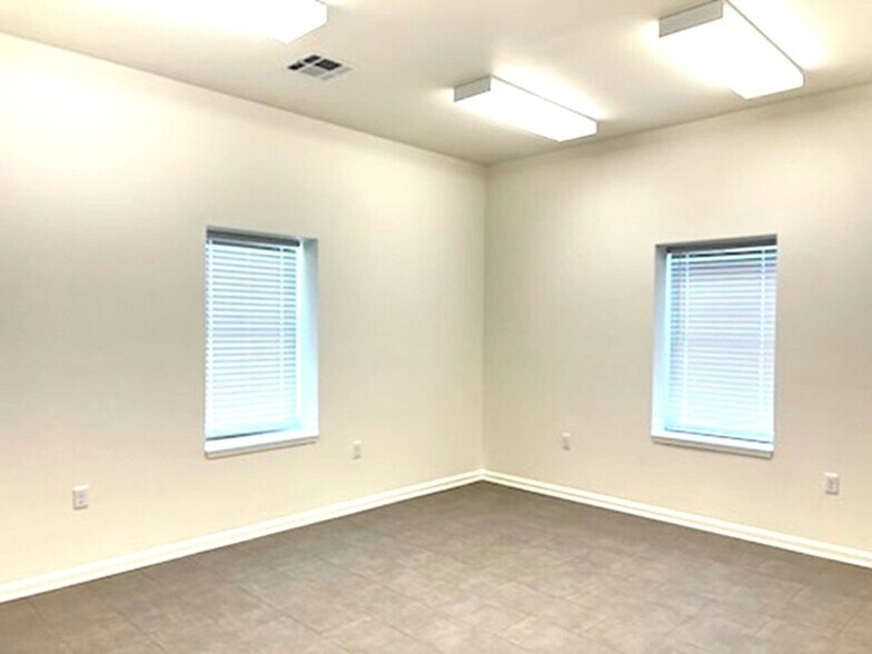 More Photos Of 290 Trinity ln, Gray Land For Lease