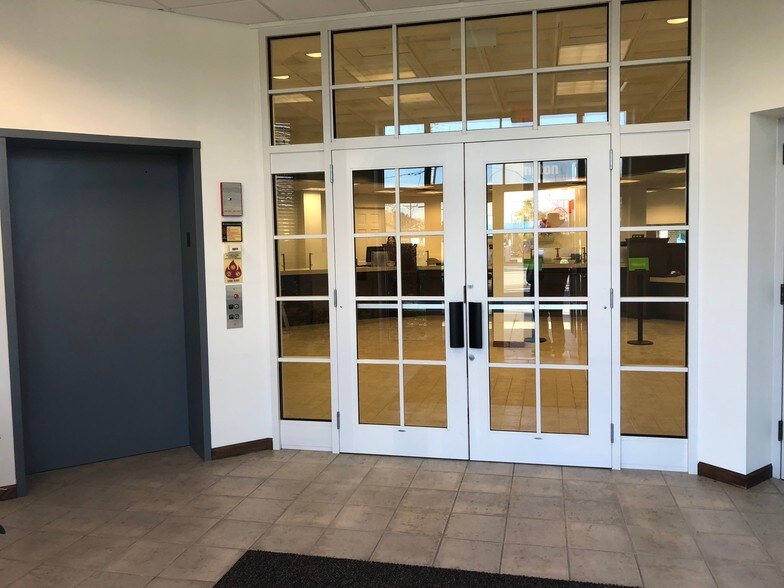 More Photos Of 480 Center St, Grayslake Bank For Lease