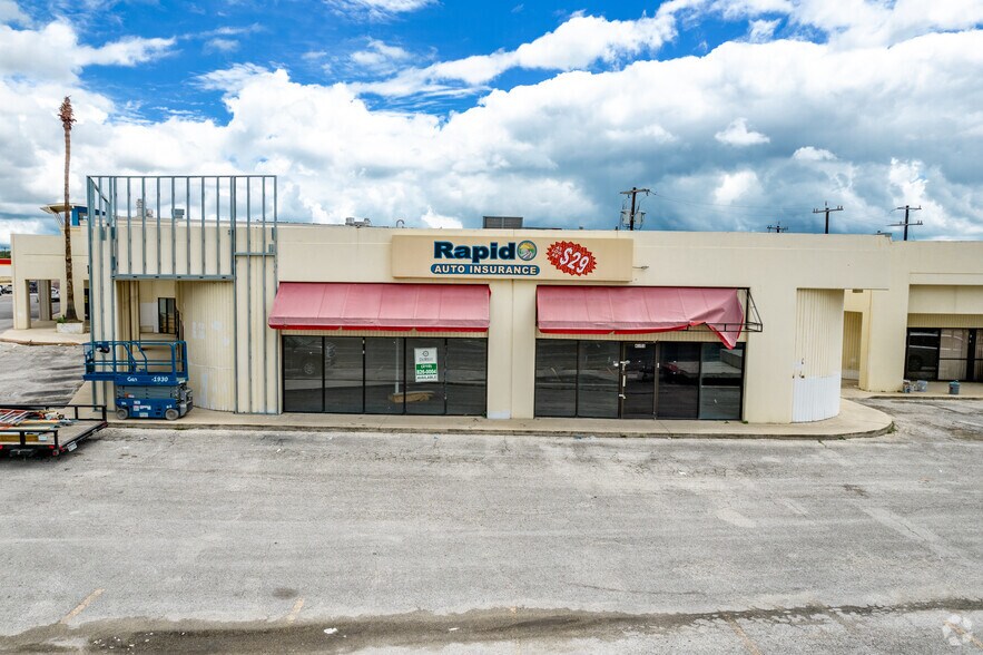 More Photos Of 12002-12016 Perrin Beitel Rd, San Antonio Freestanding For Lease