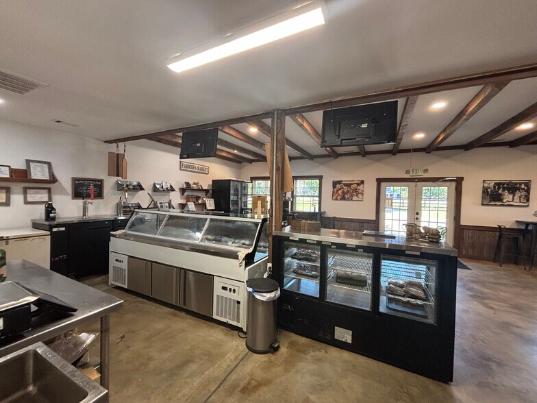 More Photos Of 5959 US-41, Bolingbroke General Retail For Sale