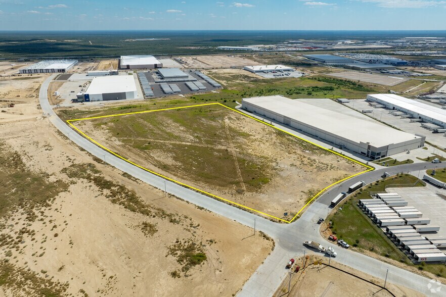 More Photos Of 15409 Fatima Dr, Laredo Industrial For Lease