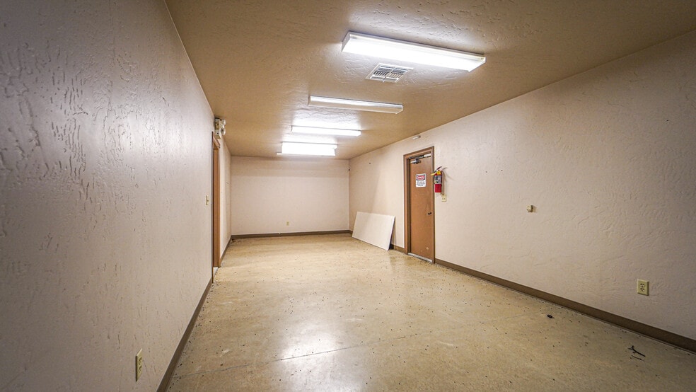 More Photos Of 5500 SW Moody St, Victoria Manufacturing For Sale