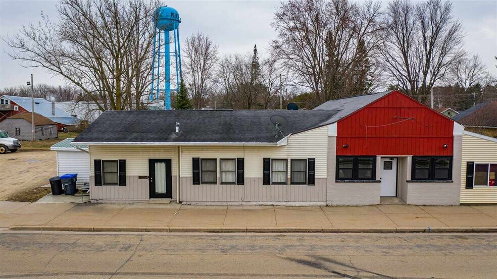 Primary Photo Of W5631 Main st, Black Creek General Retail For Lease