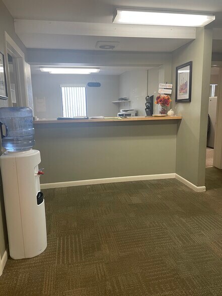 More Photos Of 567 Vauxhall St, Waterford Medical For Sale