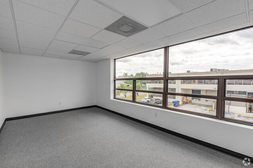 More Photos Of 2100-2112 NW 99th Ave, Miami Warehouse For Lease