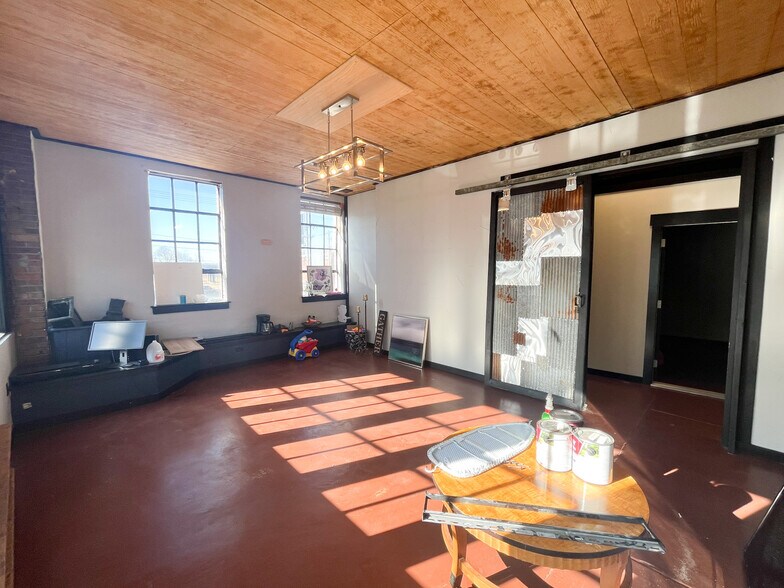 More Photos Of 509 W Olive St, Springfield General Retail For Sale