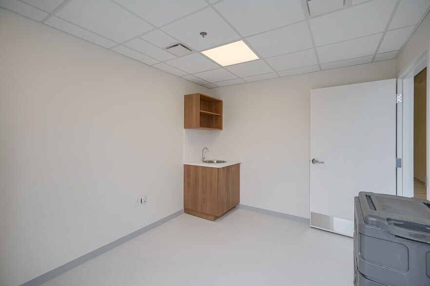 More Photos Of 60-74 Gervais Dr, Toronto Warehouse For Lease