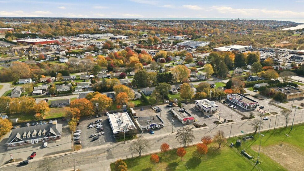 More Photos Of 651 W Main Rd, Middletown Restaurant For Sale