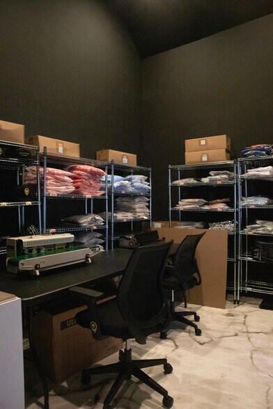 More Photos Of 1257-1261 N La Brea Ave, Los Angeles Freestanding For Lease