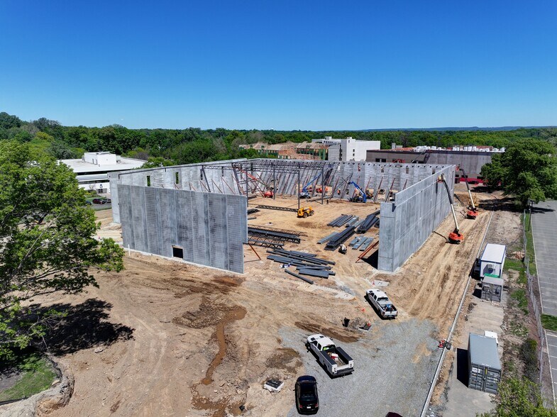 More Photos Of 3 Century Dr, Parsippany Warehouse For Lease