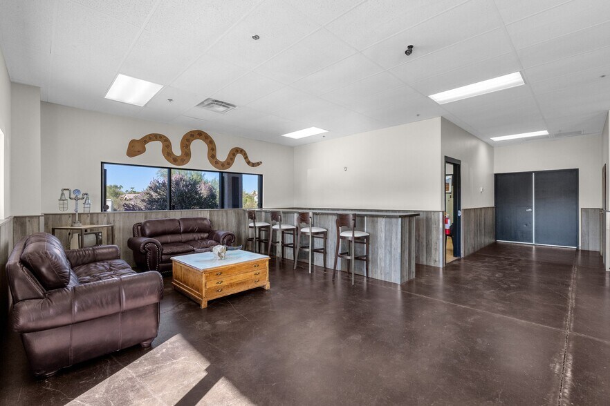 More Photos Of 17212 E Shea Blvd, Fountain Hills Storefront For Sale