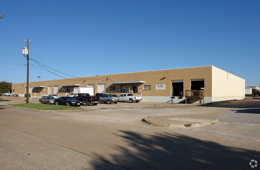 Primary Photo Of 10705-10731 Turbeville Rd, Dallas Distribution For Lease