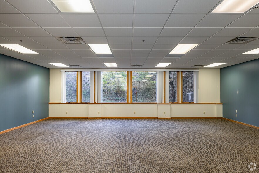 More Photos Of 822 Centennial Way, Lansing Office For Sale