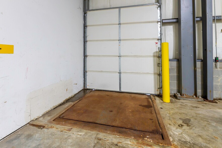 More Photos Of 2840 Mitthoeffer Pl, Indianapolis Warehouse For Sale