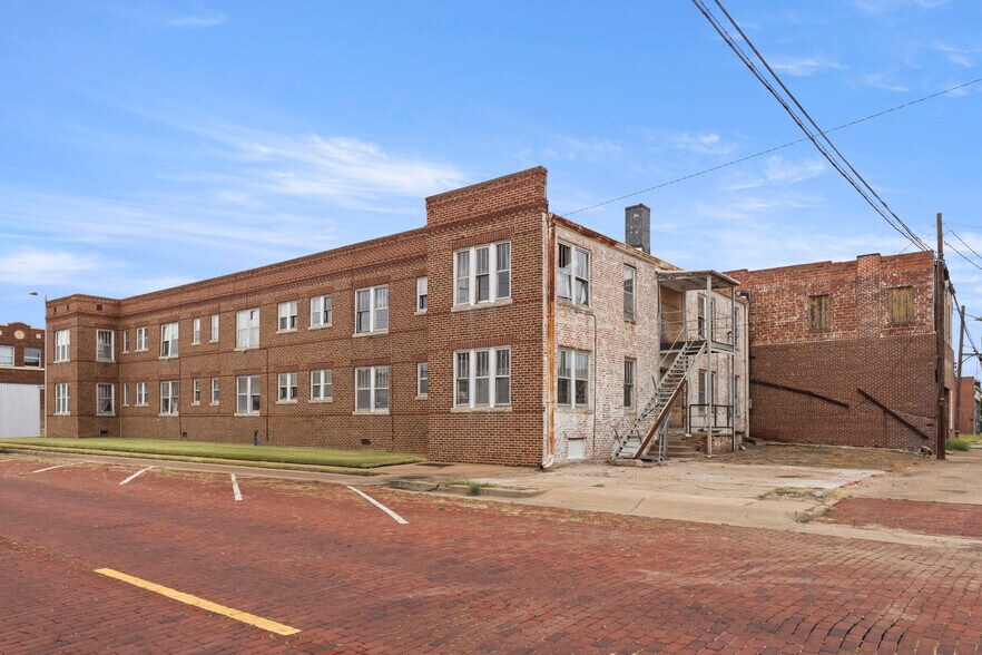 More Photos Of 201 N 3rd St, Ponca City Apartments For Sale