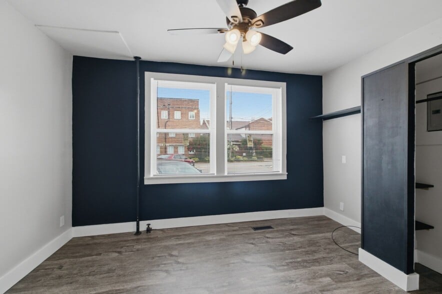 More Photos Of 303 S Poplar St, Paris Apartments For Sale