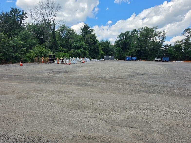 More Photos Of 944 Adams St, Abington Land For Lease