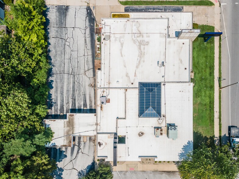 More Photos Of 1520 Washington Ave, Alton Bank For Sale