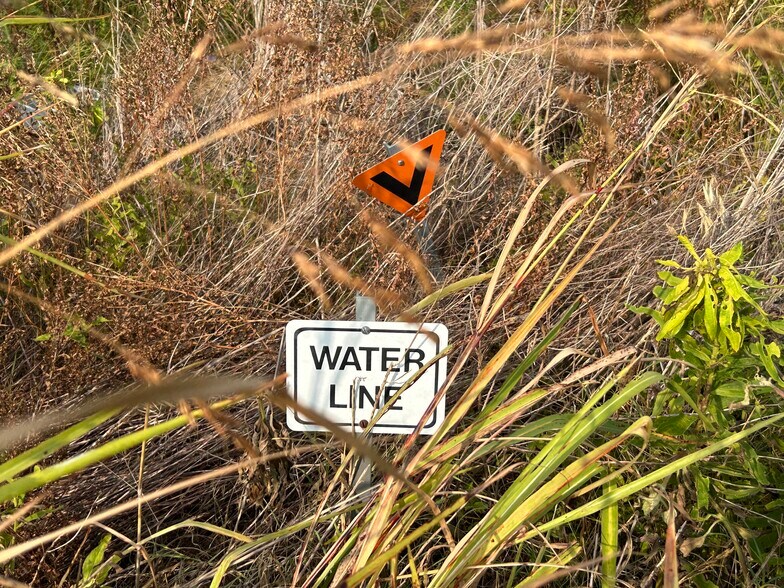 More Photos Of South US Hwy 79/84, Palestine Land For Sale