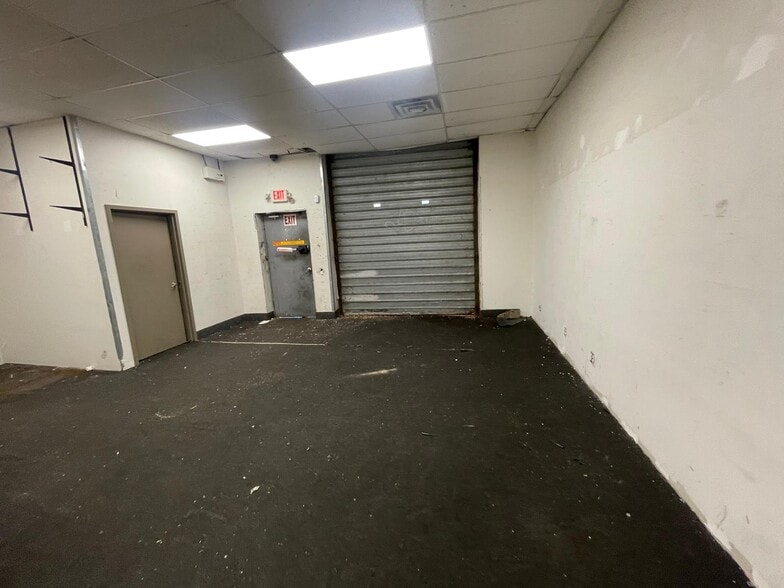 More Photos Of 230 Bay St, Staten Island Freestanding For Lease