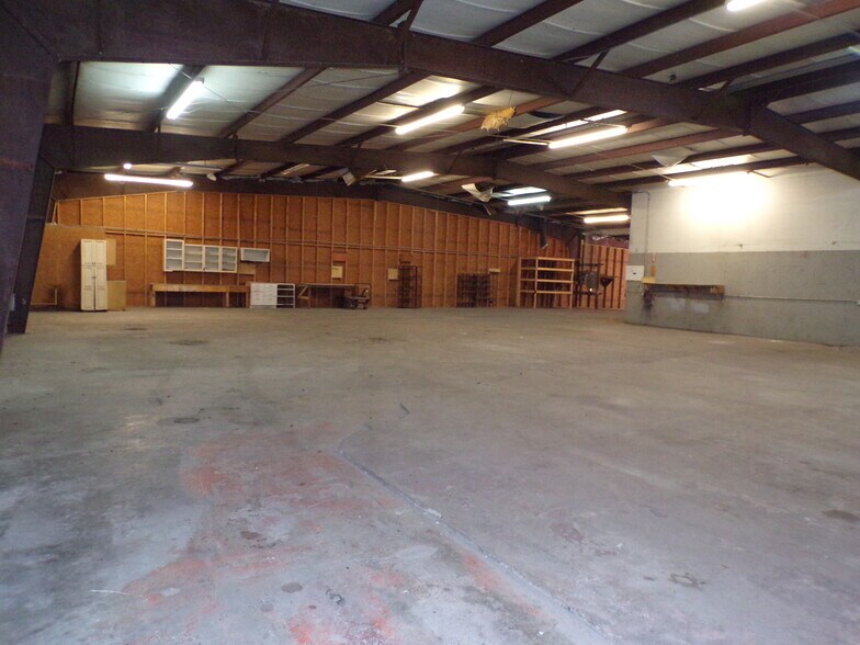 More Photos Of 3511 Century Blvd, Lakeland Warehouse For Lease