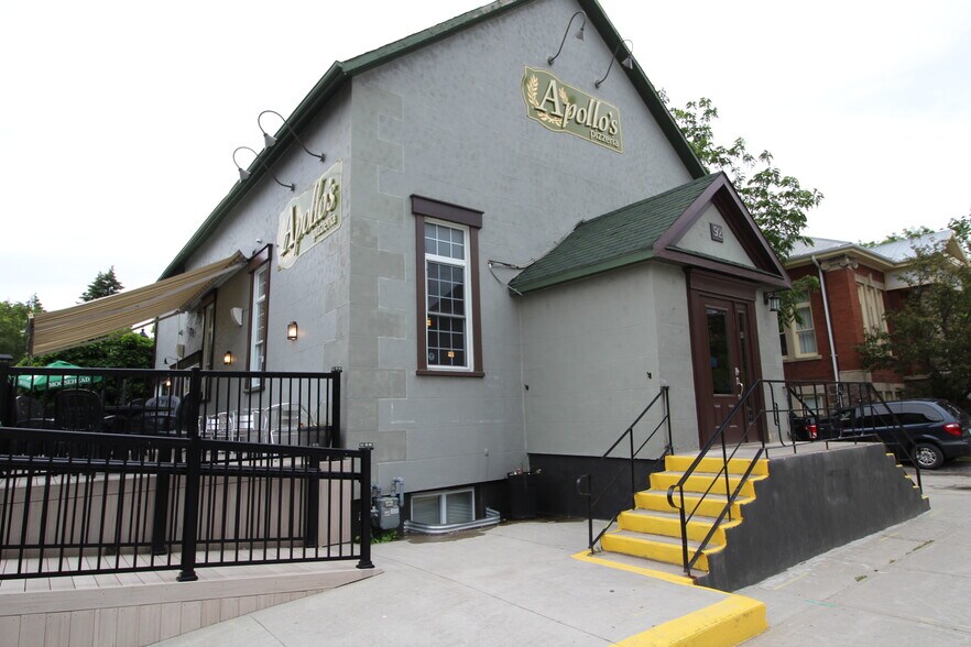 More Photos Of 92 Bridge St E, Campbellford Restaurant For Sale