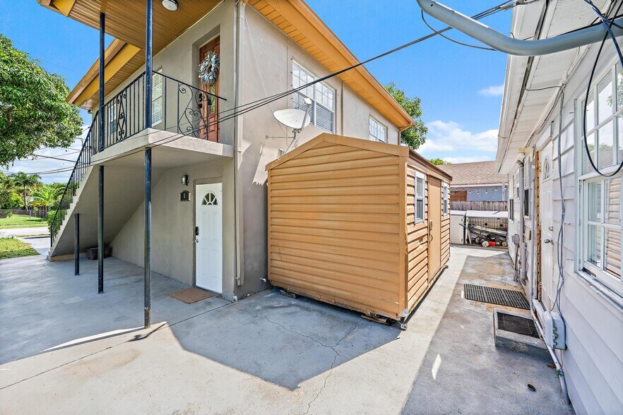 More Photos Of 940 Charles St, West Palm Beach Multifamily For Sale