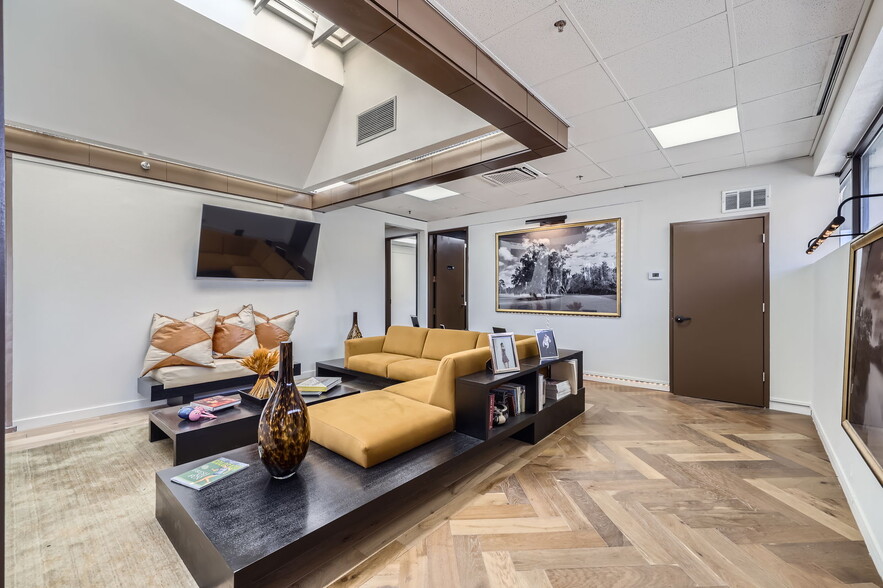 More Photos Of 5932-5934 McIntyre St, Golden Light Manufacturing For Sale