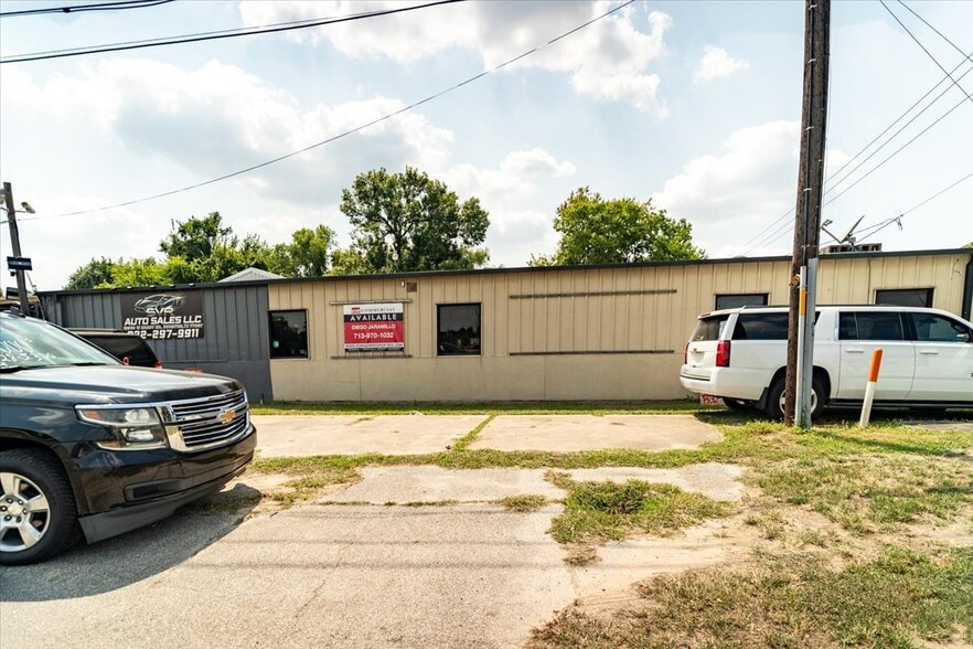 More Photos Of 12969 W Hardy Rd, Houston Warehouse For Sale