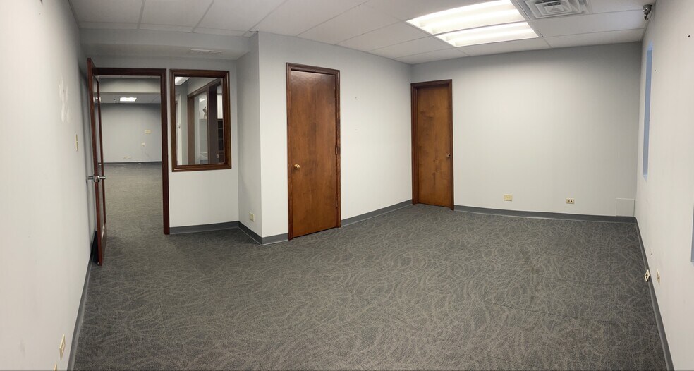 More Photos Of 435 W 194th St, Glenwood Manufacturing For Lease