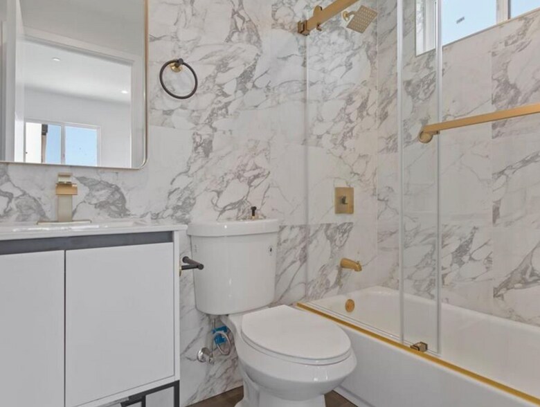 More Photos Of 5526 Blackwelder St, Los Angeles Apartments For Sale