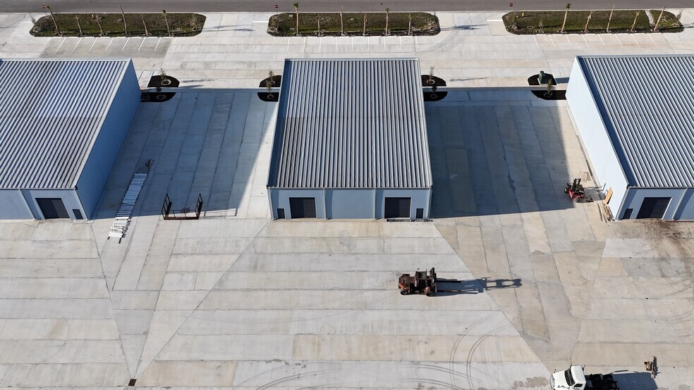 More Photos Of 8055 Ironside Dr, Fort Myers Unknown For Lease