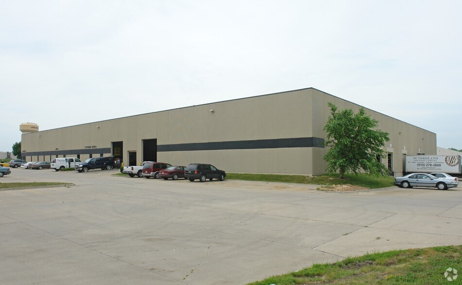 More Photos Of 4451 112th St, Urbandale Distribution For Lease