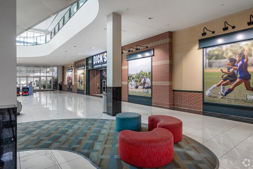 More Photos Of 9301 Tampa Ave, Northridge Unknown For Lease