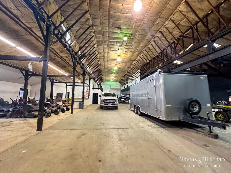 More Photos Of 505 Grant Ave, Chesterton Distribution For Lease