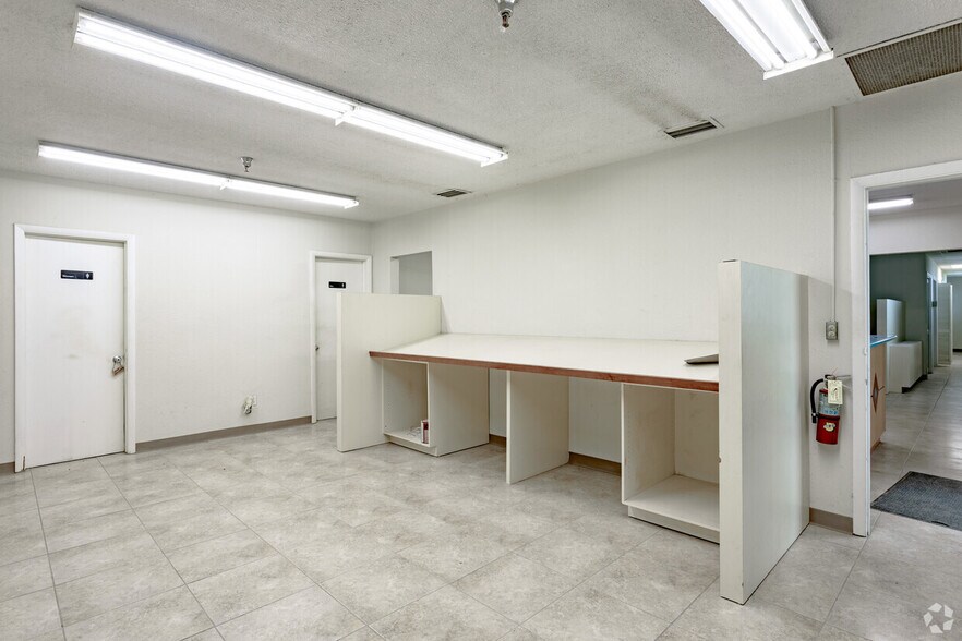 More Photos Of 750 NW 57th Ct, Fort Lauderdale Manufacturing For Sale