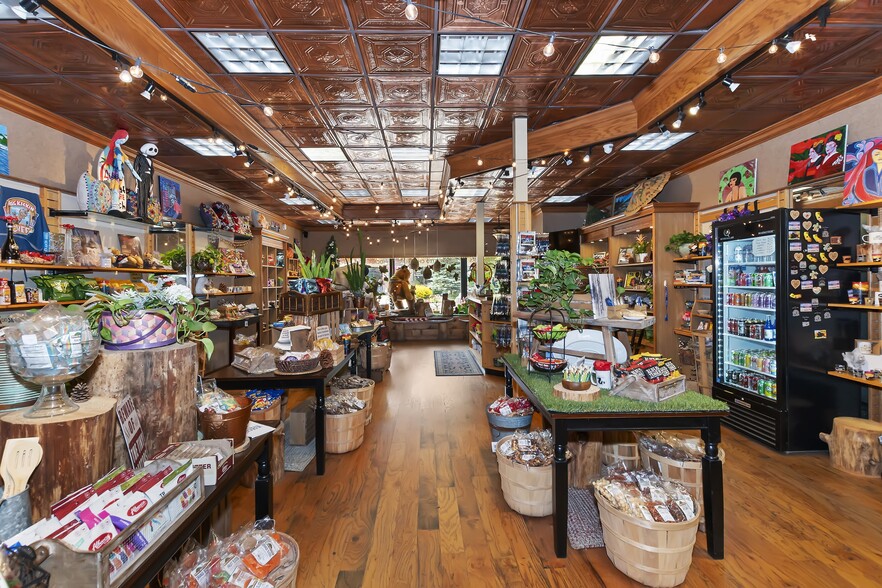 More Photos Of 40728 Village Dr, Big Bear Lake Storefront For Sale