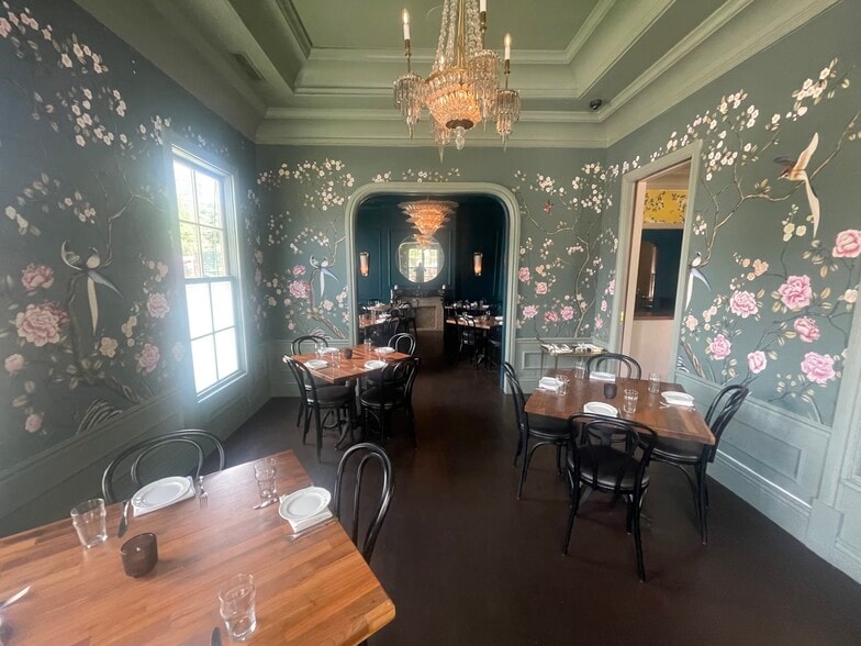 More Photos Of 517 E Grayson St, San Antonio Restaurant For Lease