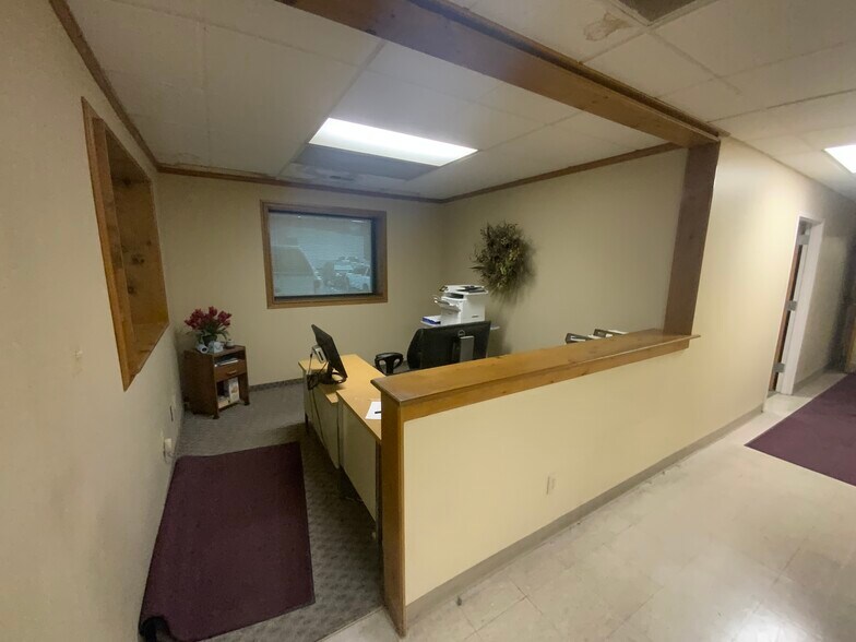 More Photos Of 110 SE 5th St, Lee's Summit Flex For Sale