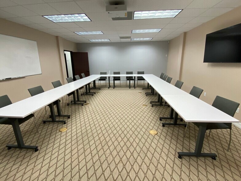 More Photos Of 96 Beach Walk Blvd, Conroe Office For Lease