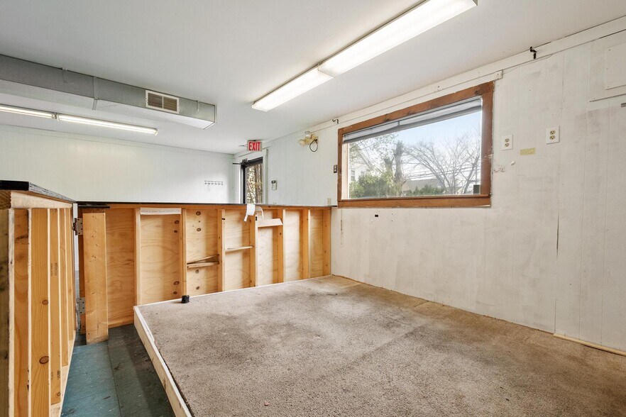 More Photos Of 181 Main St. Unit B St, Orange General Retail For Lease