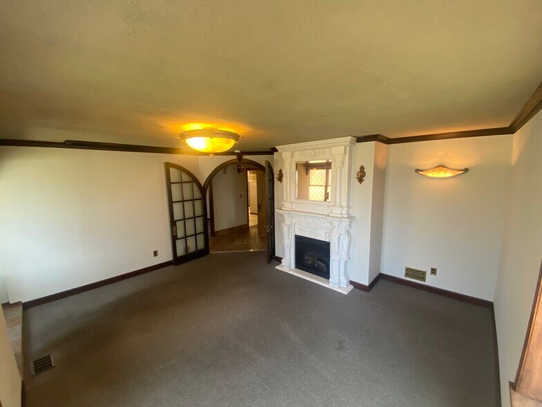 More Photos Of 912 Coolidge Rd, East Lansing Medical For Sale