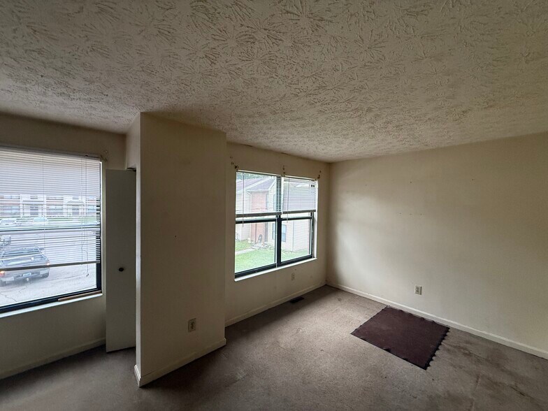 More Photos Of 77 Quail Holw, Inez Apartments For Sale