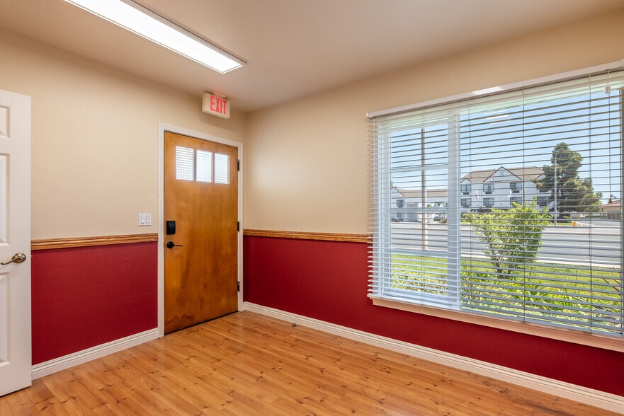 More Photos Of 19361 Beach Blvd, Huntington Beach Medical For Lease