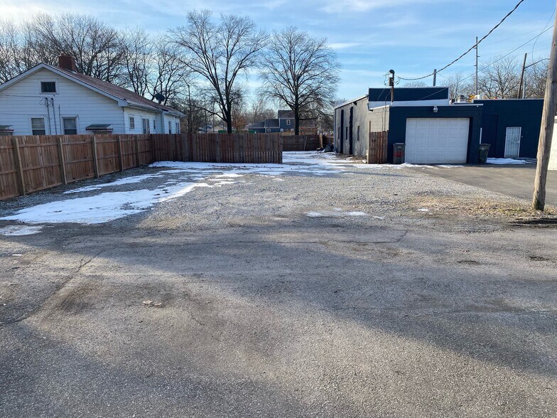 More Photos Of 2401 N Harding St, Indianapolis Flex For Sale